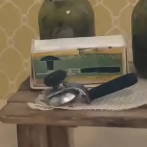 Машинка для закатывания банок миниатюрная